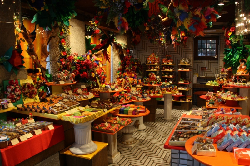 vente-CHATEAUVIEUX-min_candy_store_chocolate_shop_chocolate_switzerland-393515